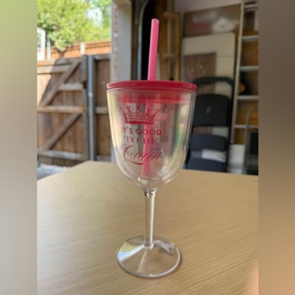NWT☀️Clear Pink "It's Good To Be Queen" Wine Tumbler with Lid & Straw - OS